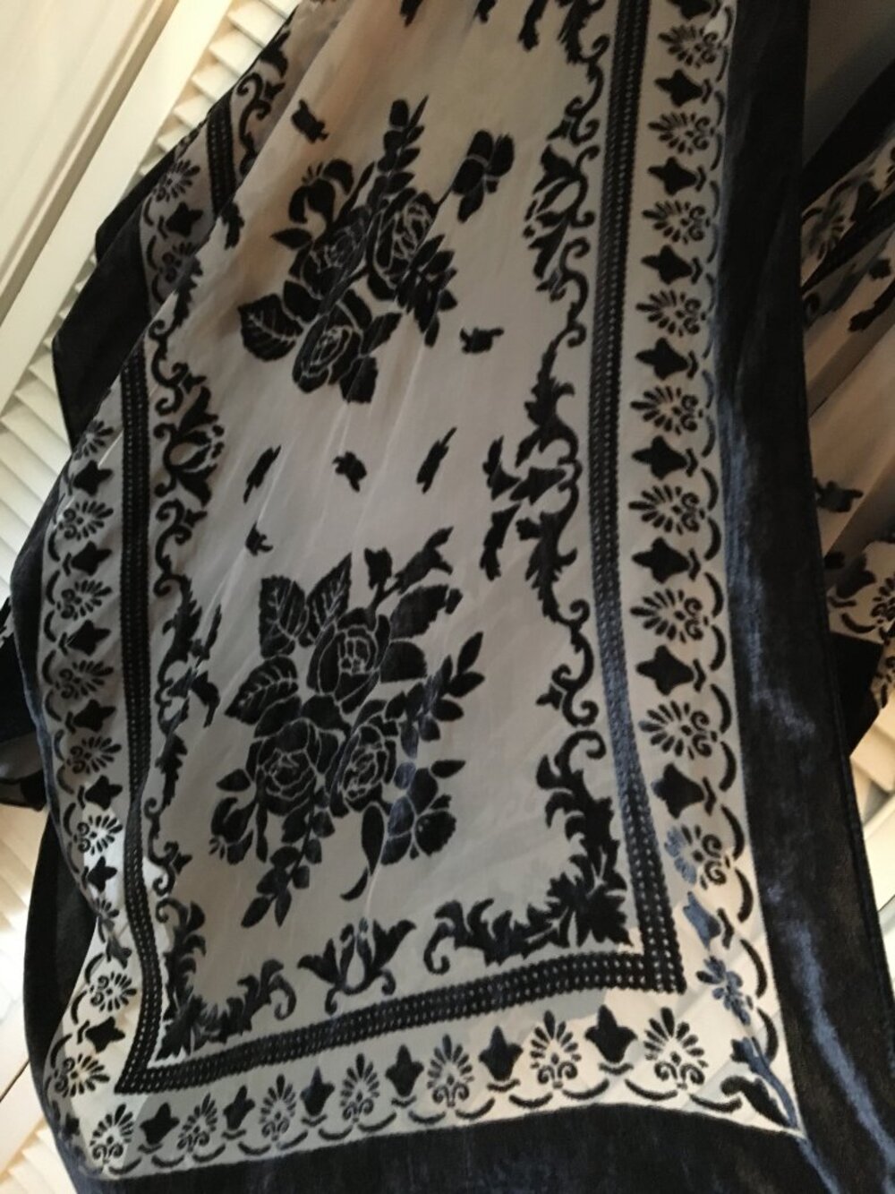 Torrid One Size Velvet Black Burnout Ruana Wrap NWT - Picture 5 of 7